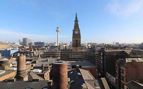 *City View* 1 Bedroom Central Apartment With Balcony